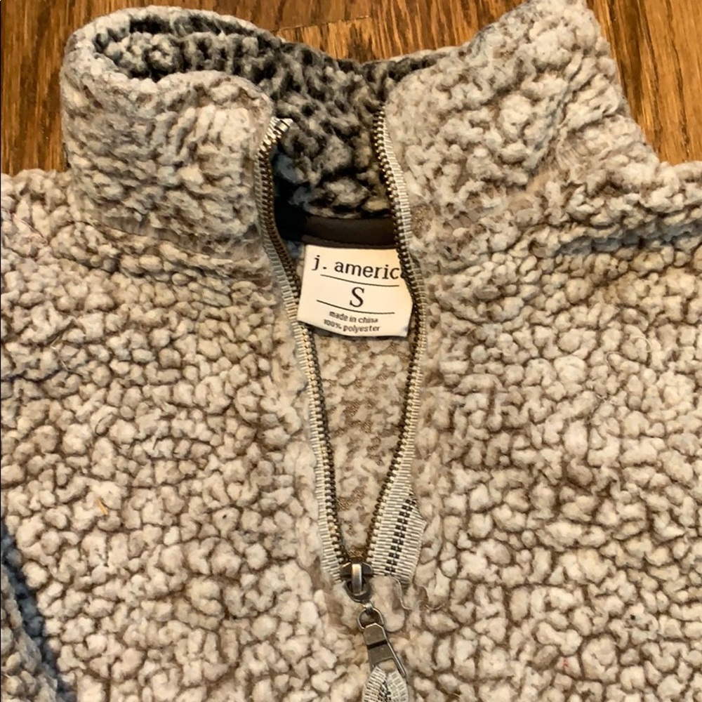 Small Wool Pullover - Picture 3 of 3